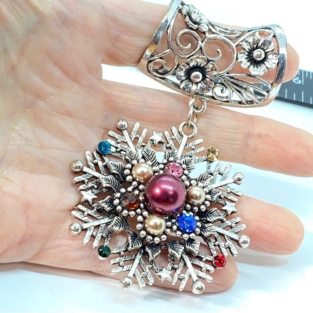 Vintage Gianni Bini GB Snowflake Rhinestone Silver Scarf Pendant